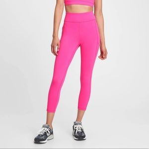 NWOT GAP High Rise with Pocket 7/8 length Sculpt Revolution Leggings size M
